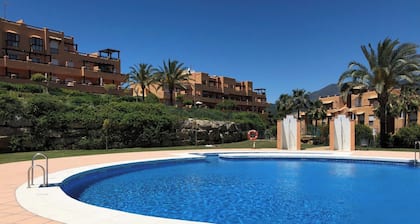 Seaview 2 Bed Apartment Sleeps 4 - Terrace - Pool