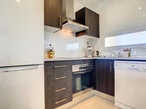 Apartment | Eigene Küche | Kühlschrank, Mikrowelle, Ofen, Herdplatte
