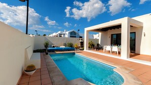 Unclassified image, 5 of 24, button - Lovely 3-bed Villa in Playa Blanca (Yaiza)