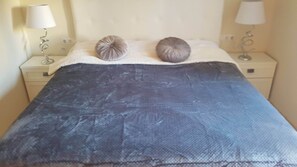 Apartment | 2 bedrooms, iron/ironing board, free WiFi, bed sheets