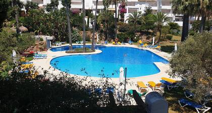 Apartmentsleeps4-pool-bbq-garden-ac