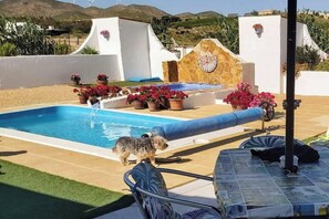 Outdoor pool - 2-bed Villa Sleeps 5 - Private Pool & Free Parking (Seron)