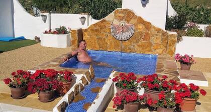2-bed Villa With Pool, Garden & Parking Near Seron