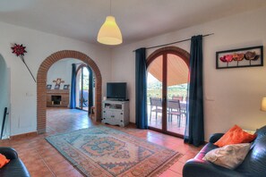 Living area - Casa Redonda a Tranquil Spacious Apartment (Còmpeta)