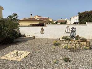 Property grounds - Luxury Beachfront Villa in La Perla (Arboleas)