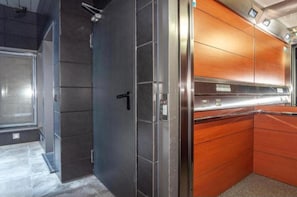 Appartement | Cuisine privée | Réfrigérateur, micro-ondes, four, plaque de cuisson