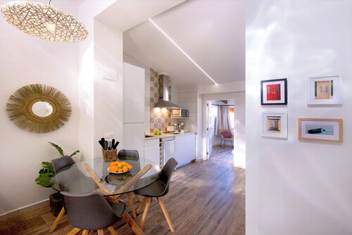 Sea View-2 Bed-sleeps 5-balcony-private Parking