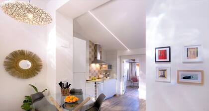 Sea View-2 Bed-sleeps 5-balcony-private Parking