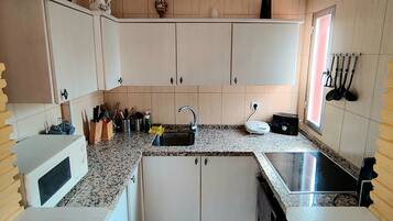 Refrigerador, microondas, horno, placa de cocina