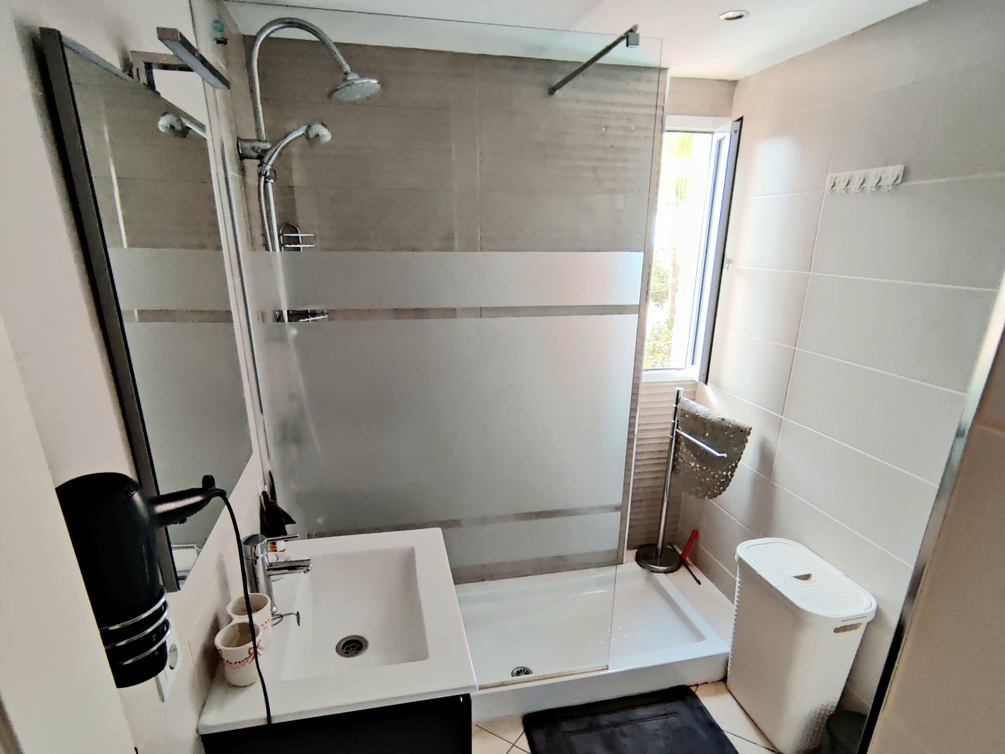 Apartment | Bathroom | Shower, free toiletries, hair dryer, towels
