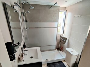 Bathroom - Minerva 1-bedroom, Close to the Beach, Park etc (Benalmádena)