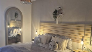 A bedroom with a bed, bedside tables, a mirror, and a hanging light fixture. - Newly Refurbished Luxury 3 Bed Duplex Apartment (Fuengirola)
