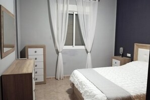 2 bedrooms, iron/ironing board, free WiFi, bed sheets