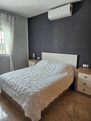 2 chambres, fer et planche à repasser, Wi-Fi gratuit, draps fournis