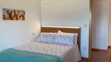 Rumah | 3 kamar tidur, setrika/meja setrika, Wi-Fi gratis, dan seprai linen