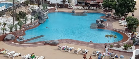 Studio | Pool
