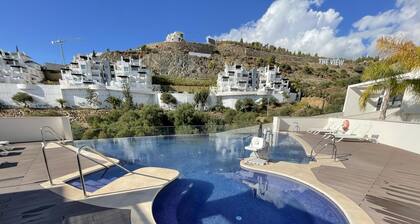 Modern Luxurious 3-bed Apartment in La Quinta Golf