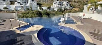 Modern Luxurious 3-bed Apartment in La Quinta Golf