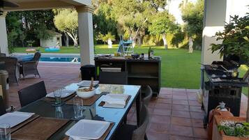 Villa | Outdoor dining