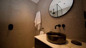 Apartment | Bathroom | Shower, hair dryer, towels