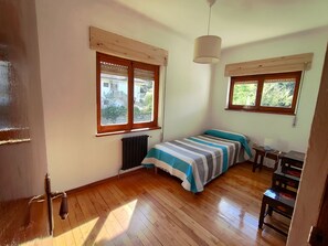 Chalet | 4 bedrooms, free WiFi, bed sheets - Charming 6-bed Chalet in Llanes (Llanes)