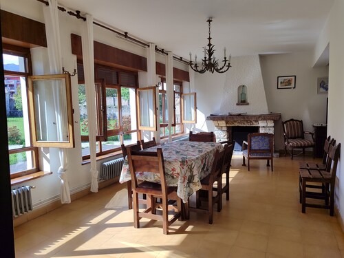 Charming 6-bed Chalet in Llanes
