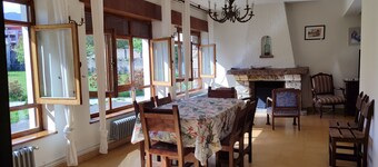 Charming 6-bed Chalet in Llanes