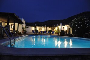 Pool - Luxury Studio, 2 Pools, Jacuzzi, Wifi, Equestrian (Villanueva del Trabuco)
