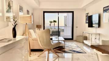 Apartamento | Zona de estar | Una televisión