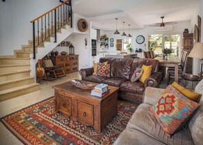 House | Living area - 3 Bed Villa - Sleeps 6 - Pool - Garden - Parking (Manilva)