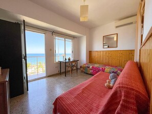 Living area - 2 Bedroom Apartment With sea View (Denia)