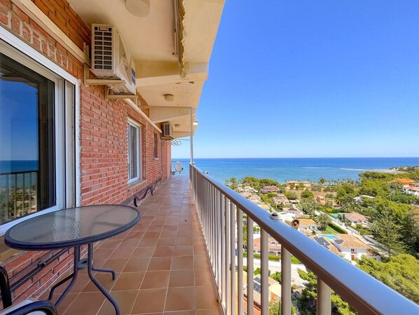 Property grounds - 2 Bedroom Apartment With sea View (Denia)