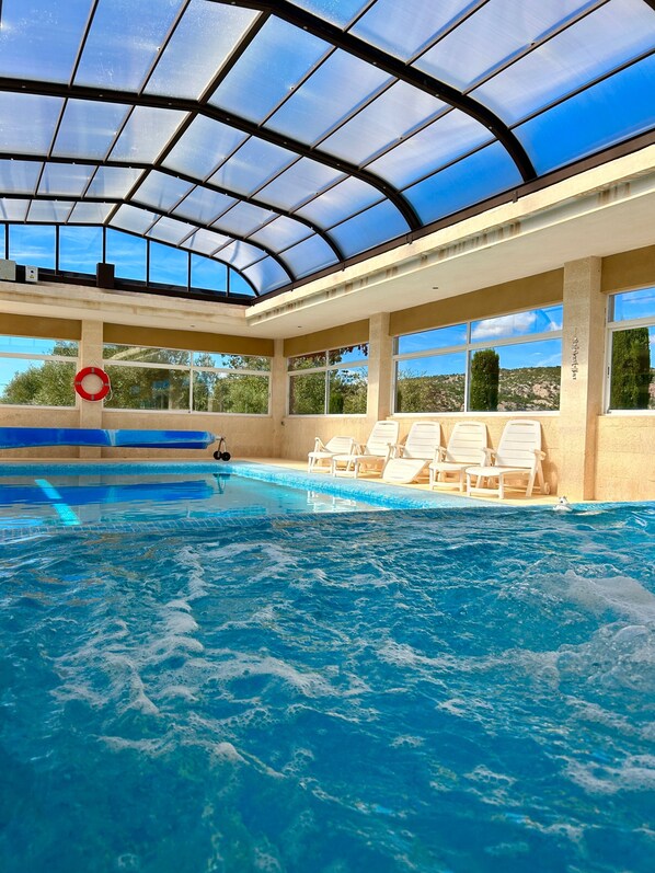 Villa | Piscina | Una piscina cubierta