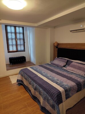 Vila | 5 quartos, Wi-Fi de cortesia, roupa de cama