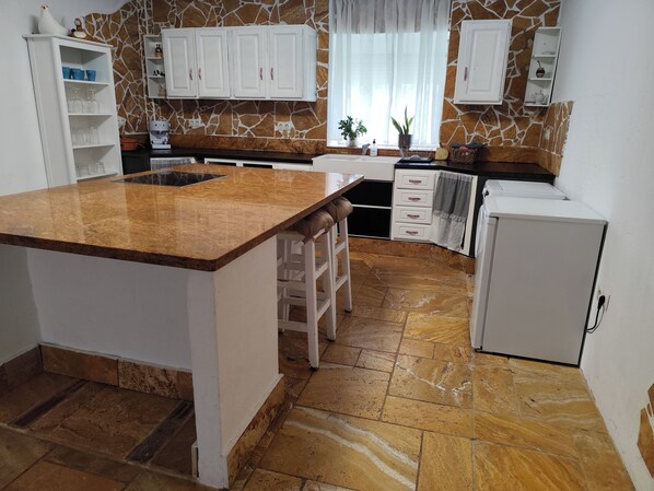 Vila | Cozinha privada | Geladeira, micro-ondas, fogão, cooktop