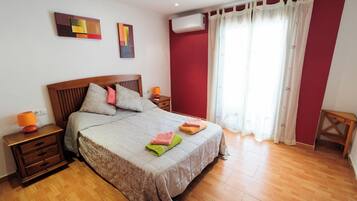 3 chambres, fer et planche à repasser, Wi-Fi gratuit, draps fournis