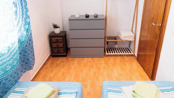 3 slaapkamers, een strijkplank/strijkijzer, gratis wifi, beddengoed