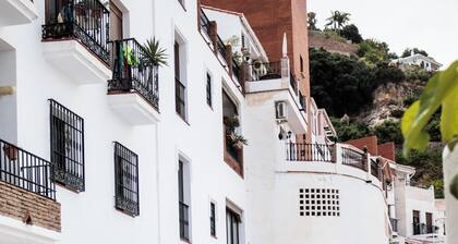 Frigiliana 3-bed Apartment- Sleeps 8
