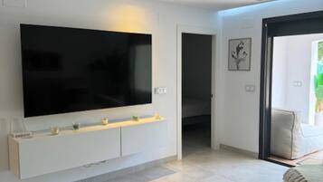 Apartment | Living area | TV