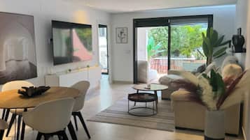 Apartment | Living area | TV