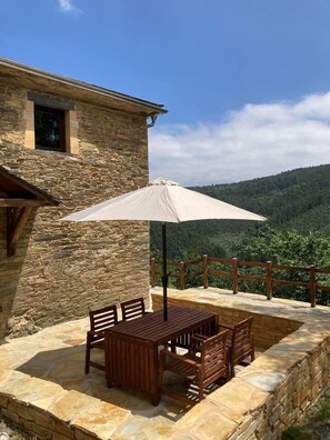 Cottage | Property grounds - Solpor - Luxury One Bed Cottage in Lugo Province (A Pontenova)