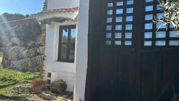 Cabin | Exterior detail