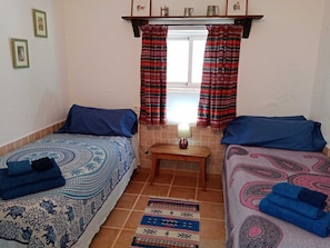 3 bedrooms, iron/ironing board, free WiFi, bed sheets - 3 Bed Lodge - Sleeps 6 - Pool - Terrace - Parking (Loja)
