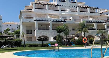2 Bed-sleeps 4-private Patio-pool-aircon