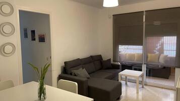 Apartamento | Zona de estar | Una televisión