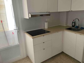 Refrigerador, microondas, placa de cocina, lavavajillas