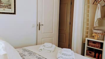 Apartment | 3 bedrooms, iron/ironing board, free WiFi, bed sheets