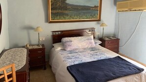 House | 3 bedrooms, iron/ironing board, WiFi (free), bed sheets - Beautiful 3-bed Town House With Garden in Sax (Sax)