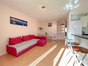 Apartment | Living area | TV - 2-bed Apartament Rosaleda Monterey (Denia)