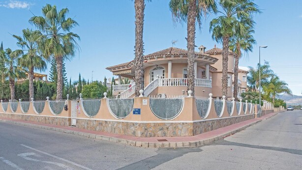 Unclassified image, 1 of 9, button - 2bed Apartment - Sleeps 5 - Pool, Parking, Pets (Benferri)